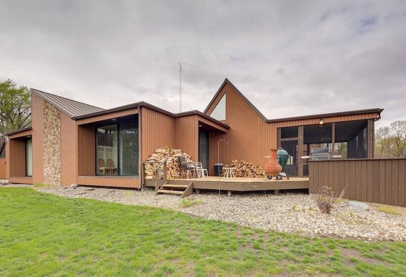 Spacious Plymouth Hideaway On Acreage W/ Lake!