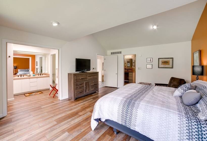 Spacious Plymouth Hideaway On Acreage W/ Lake!