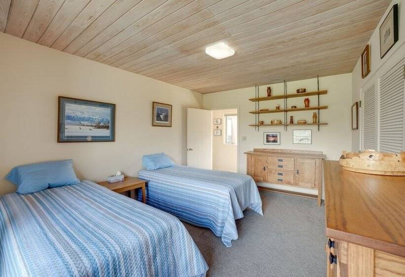 Spacious Plymouth Hideaway On Acreage W/ Lake!