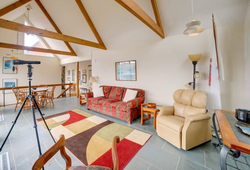 Spacious Plymouth Hideaway On Acreage W/ Lake!