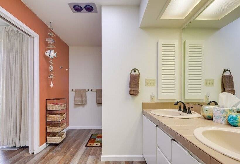 Spacious Plymouth Hideaway On Acreage W/ Lake!