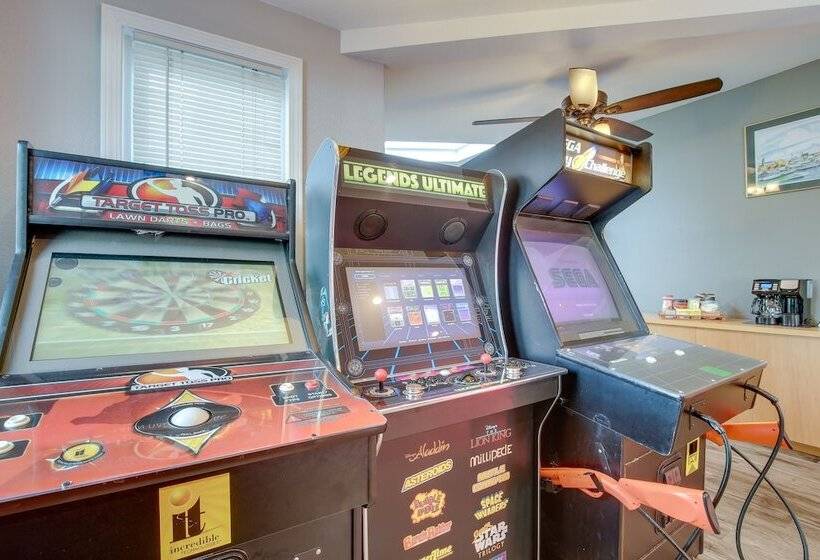 Spacious Sheboygan Home W/ Grill & Fire Pit!