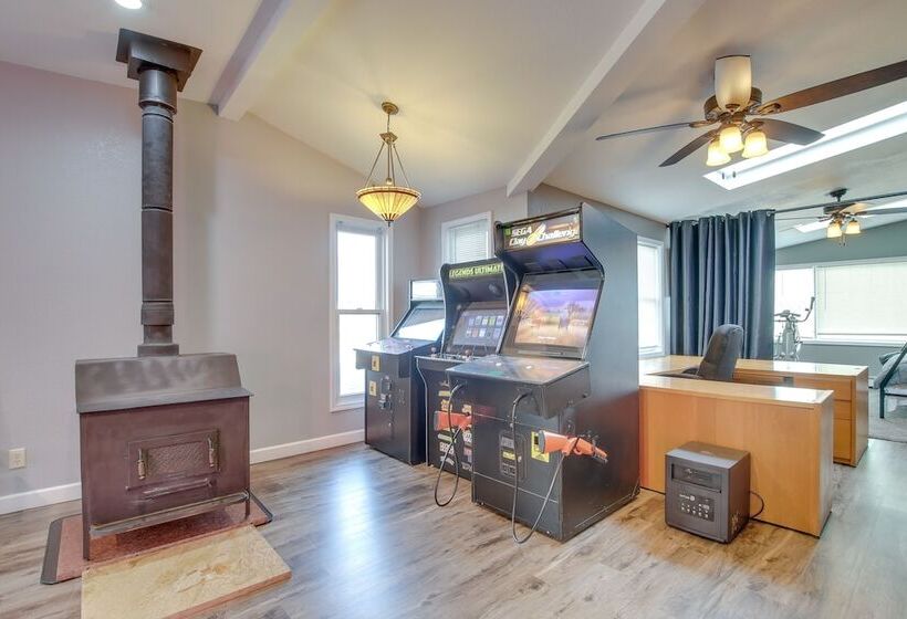 Spacious Sheboygan Home W/ Grill & Fire Pit!