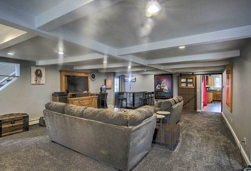 Spacious Sheboygan Home W/ Grill & Fire Pit!