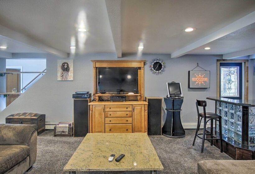 Spacious Sheboygan Home W/ Grill & Fire Pit!