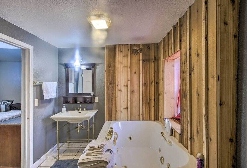 Spacious Sheboygan Home W/ Grill & Fire Pit!