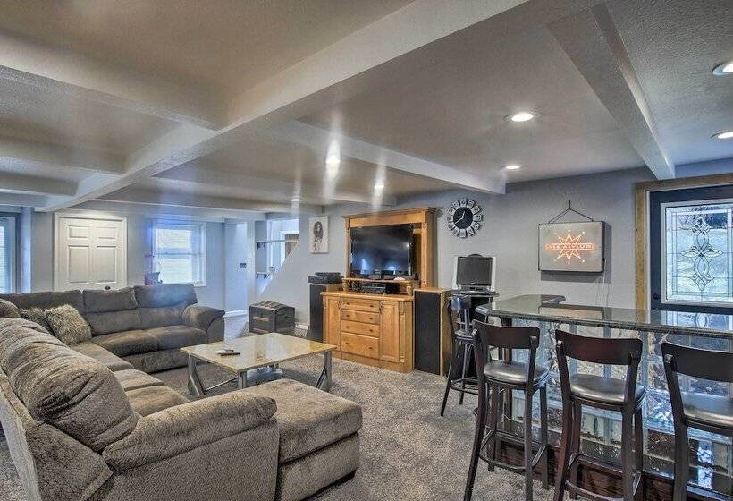 Spacious Sheboygan Home W/ Grill & Fire Pit!