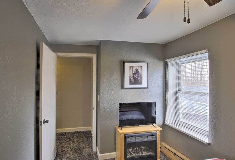 Spacious Sheboygan Home W/ Grill & Fire Pit!