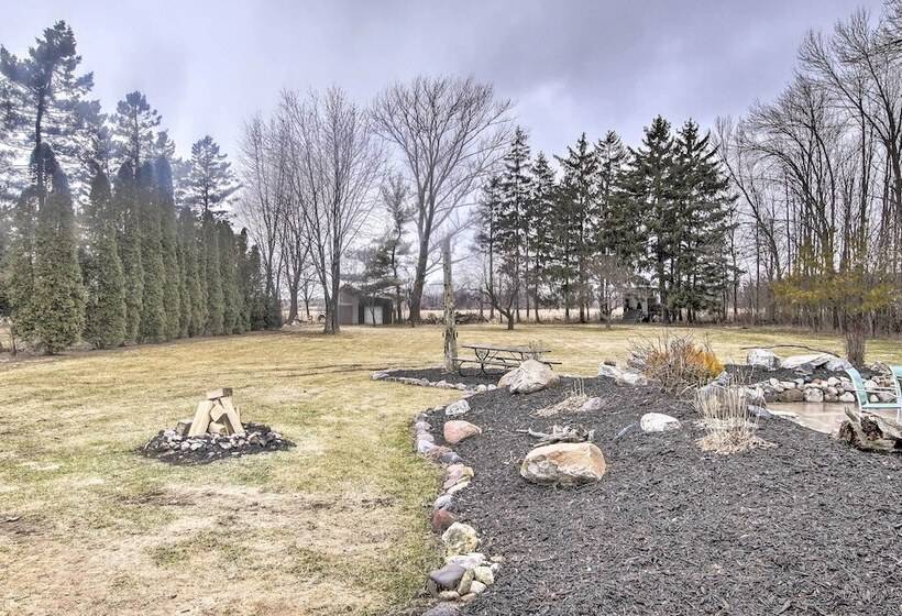 Spacious Sheboygan Home W/ Grill & Fire Pit!