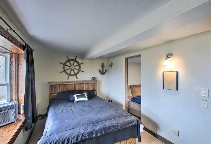 Spacious Sheboygan Home W/ Grill & Fire Pit!