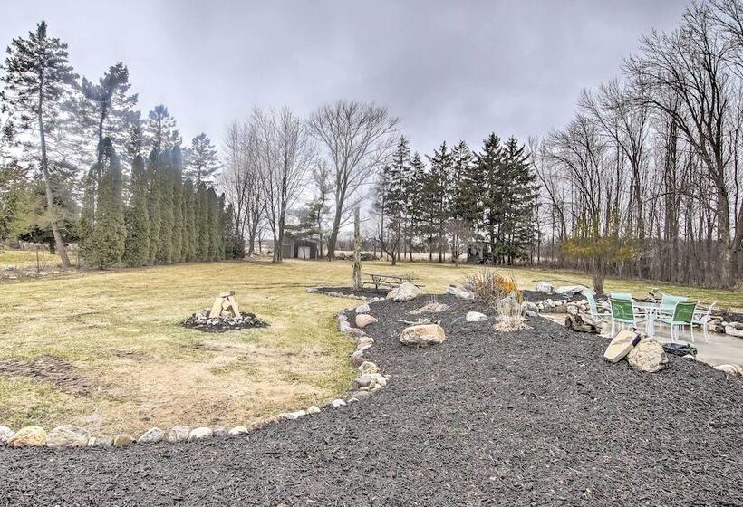 Spacious Sheboygan Home W/ Grill & Fire Pit!