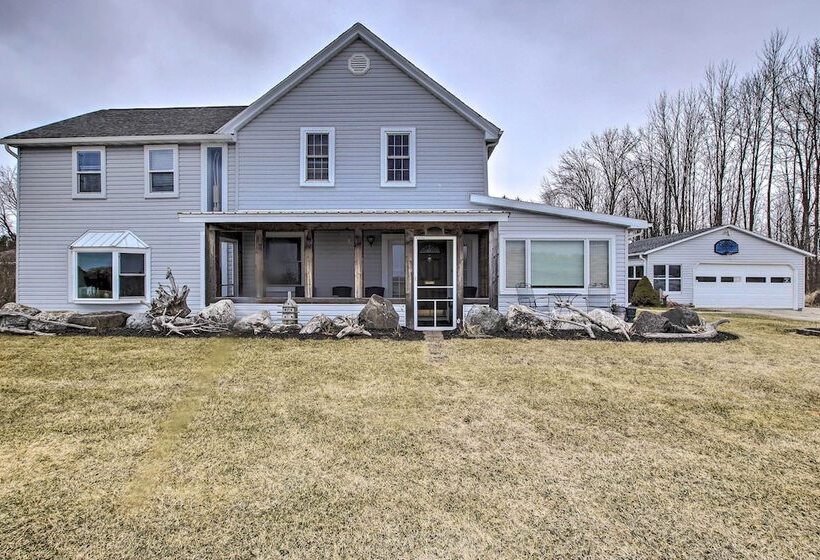 Spacious Sheboygan Home W/ Grill & Fire Pit!