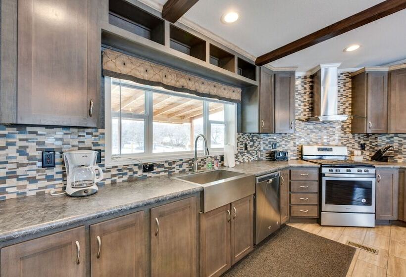 Spacious Tierra Amarilla Ranch House W/ Deck!