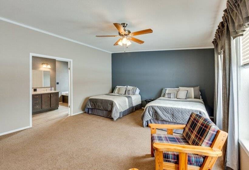 Spacious Tierra Amarilla Ranch House W/ Deck!