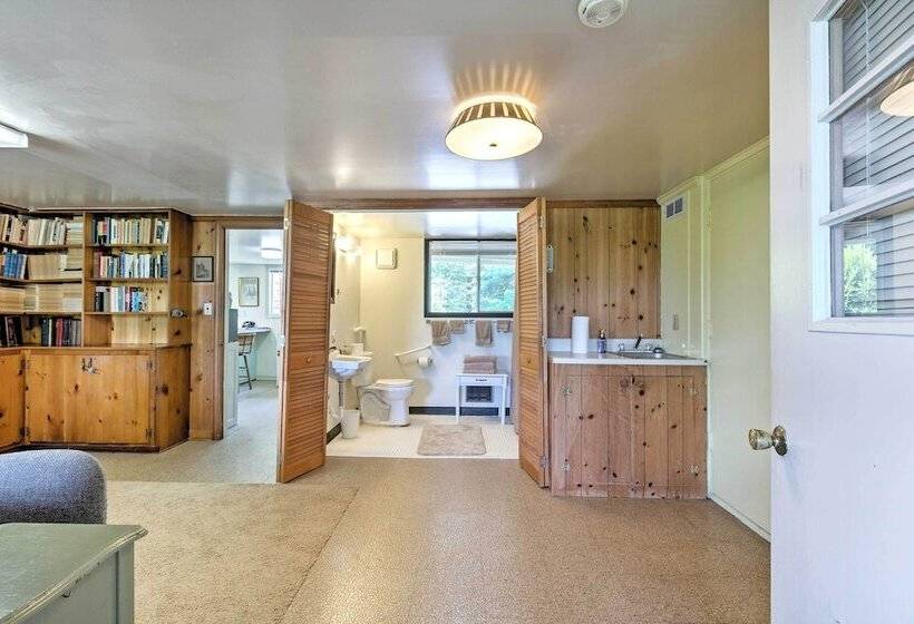 Stair Free Lexington Home W/ Blue Ridge Mtn Views!