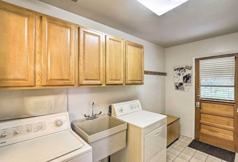 Stunning Fletcher Home: Hot Tub + Fire Pit!