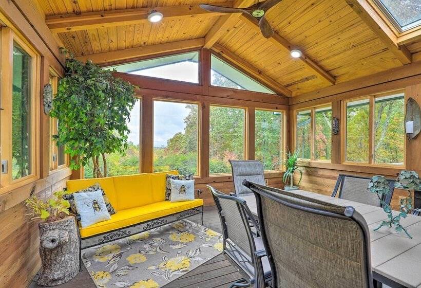 Stunning Fletcher Home: Hot Tub + Fire Pit!