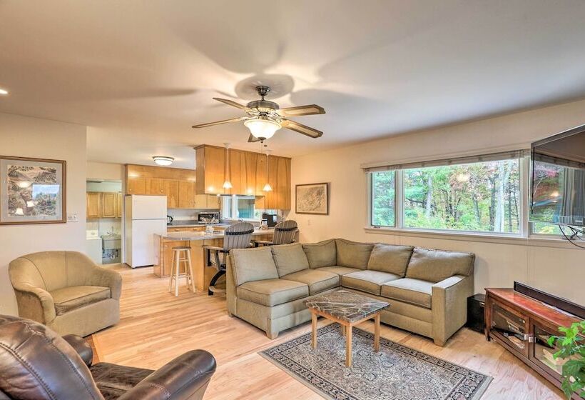 Stunning Fletcher Home: Hot Tub + Fire Pit!