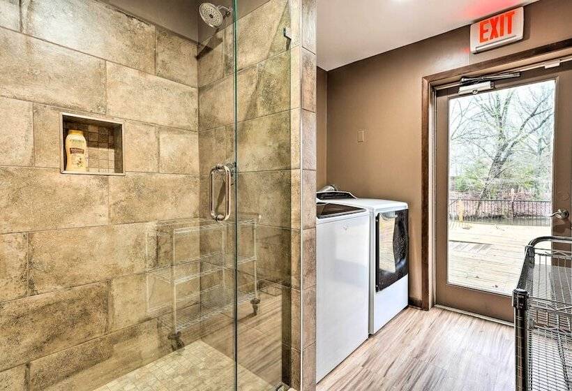 Stunning Southaven Estate: Pool & Spacious Deck!