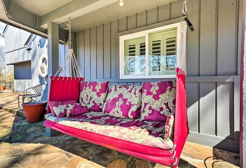 Stunning Southaven Estate: Pool & Spacious Deck!