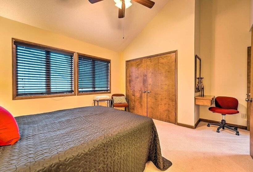 Stunning Southaven Estate: Pool & Spacious Deck!