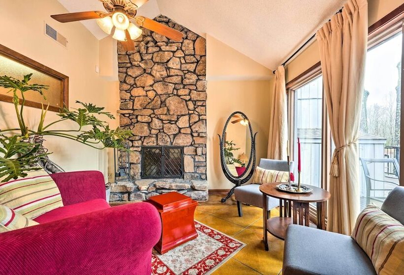 Stunning Southaven Estate: Pool & Spacious Deck!