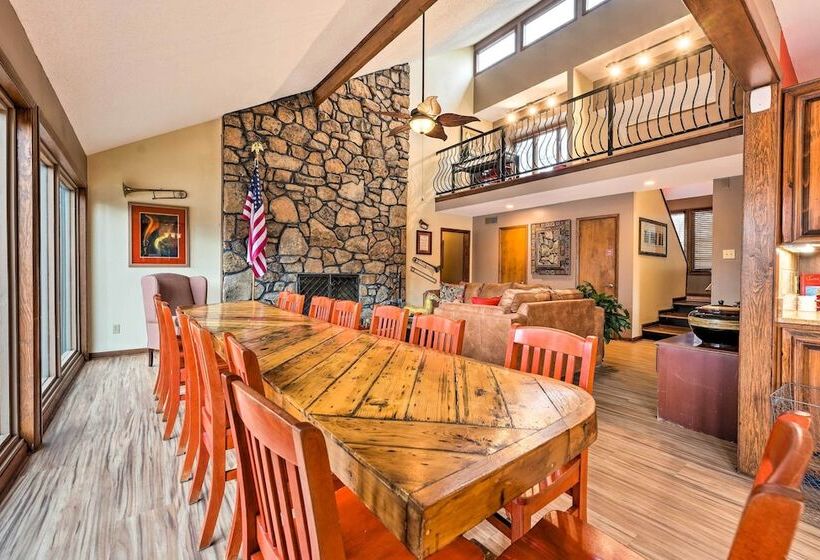 Stunning Southaven Estate: Pool & Spacious Deck!