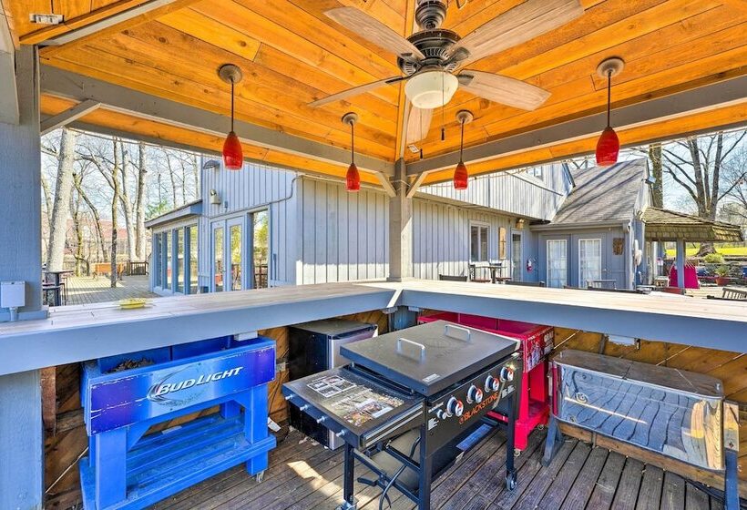 Stunning Southaven Estate: Pool & Spacious Deck!