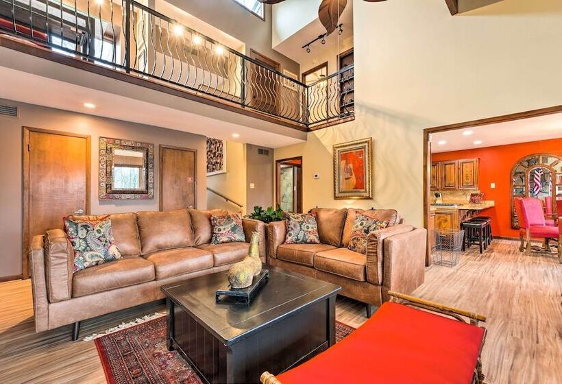 Stunning Southaven Estate: Pool & Spacious Deck!