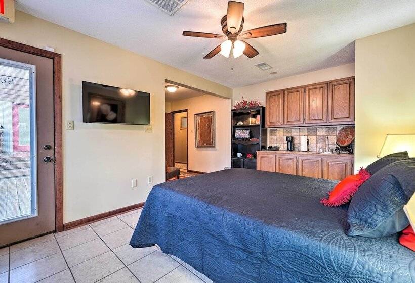 Stunning Southaven Estate: Pool & Spacious Deck!