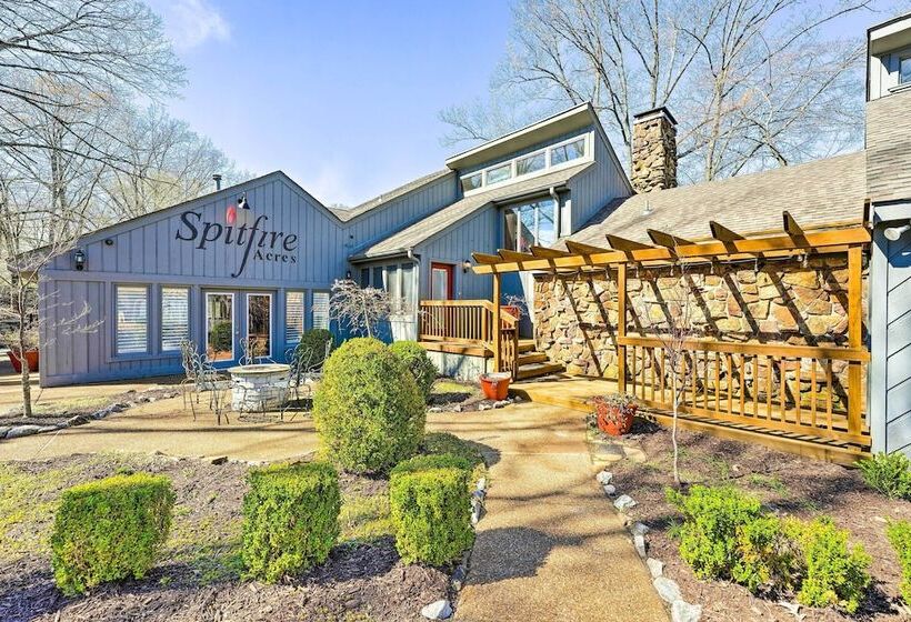 Stunning Southaven Estate: Pool & Spacious Deck!