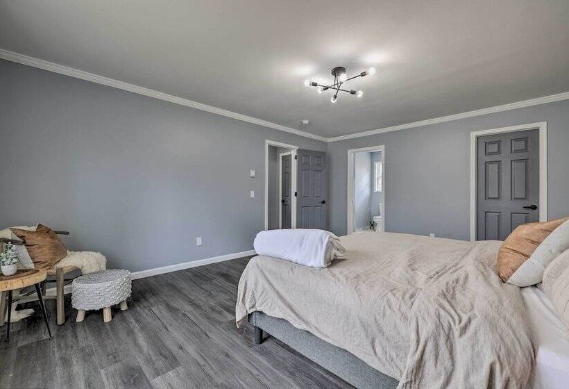 Poconos Vacation Rental W/ Hot Tub, 7 Mi To Skiing