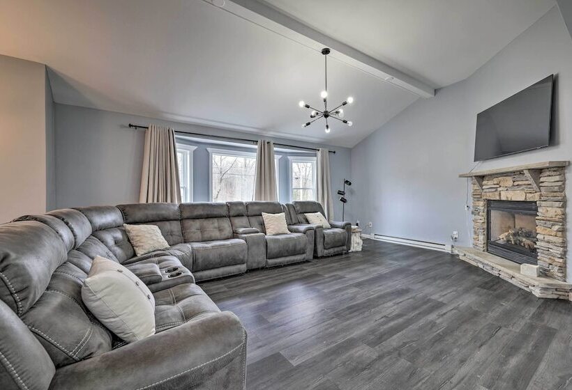 Poconos Vacation Rental W/ Hot Tub, 7 Mi To Skiing