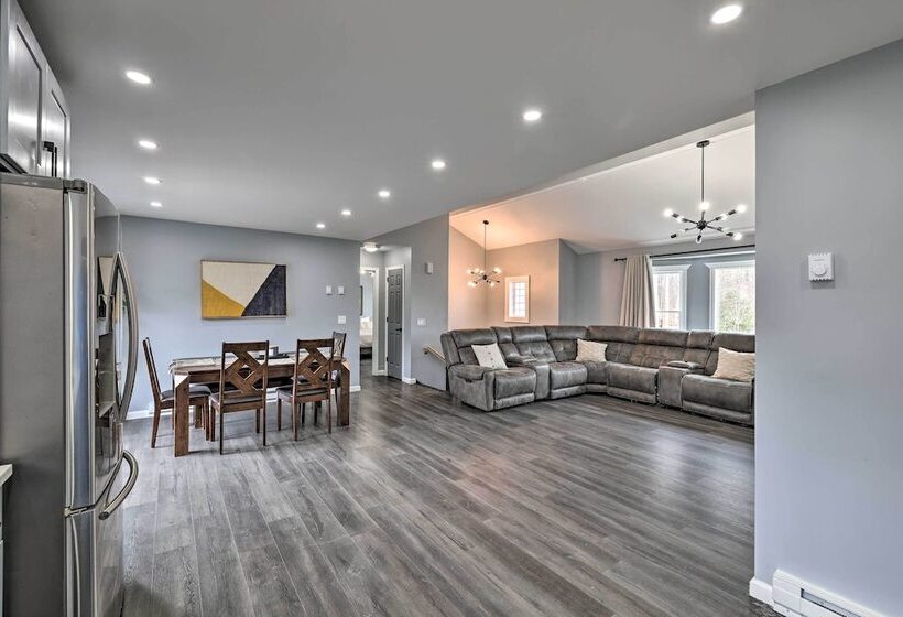 Poconos Vacation Rental W/ Hot Tub, 7 Mi To Skiing