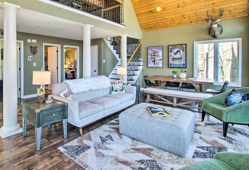 Stunning Wintergreen Resort Home: Ski & Golf!
