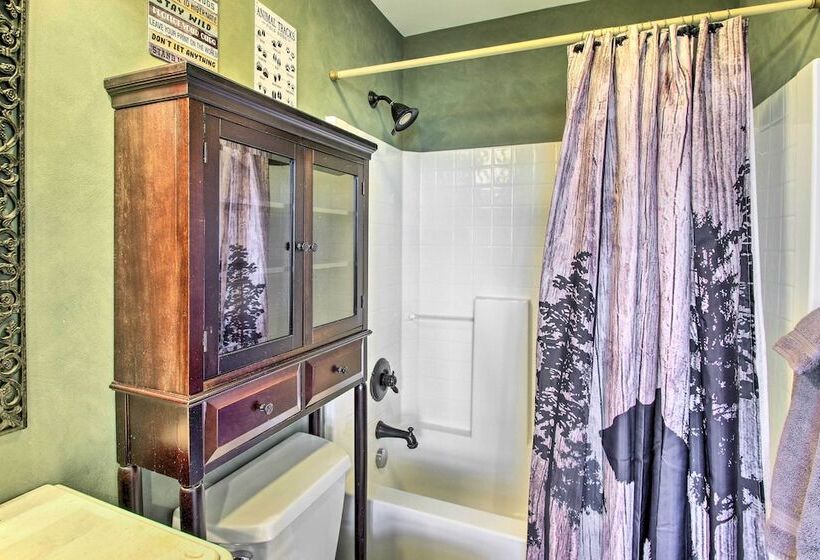 Stunning Wintergreen Resort Home: Ski & Golf!