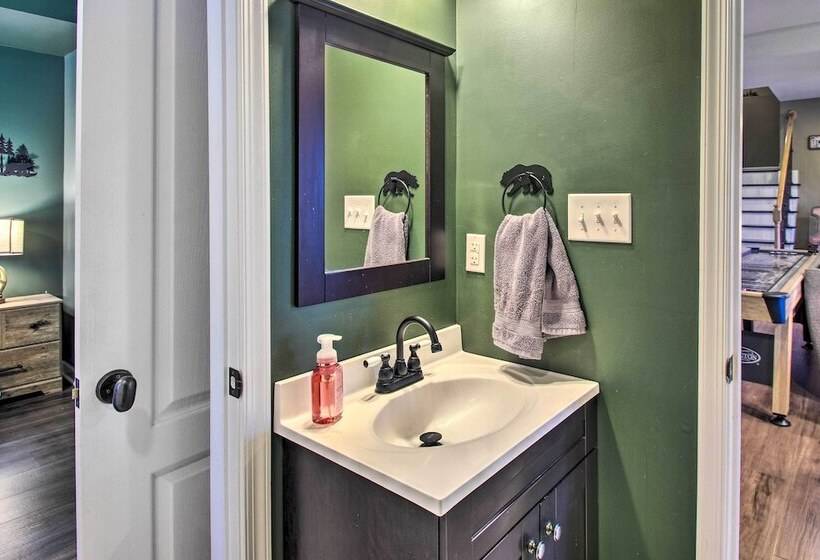 Stunning Wintergreen Resort Home: Ski & Golf!