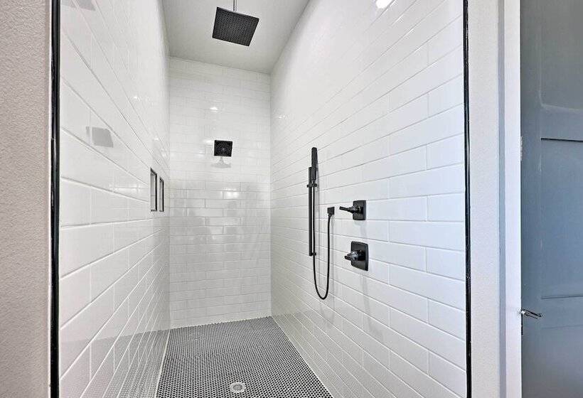 Lavish Riverfront Escape W/ Gas Grill!