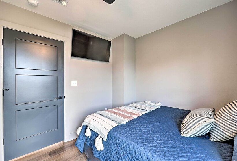 Lavish Riverfront Escape W/ Gas Grill!