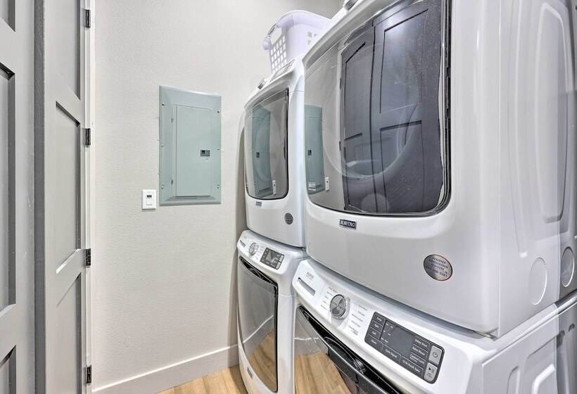 Lavish Riverfront Escape W/ Gas Grill!