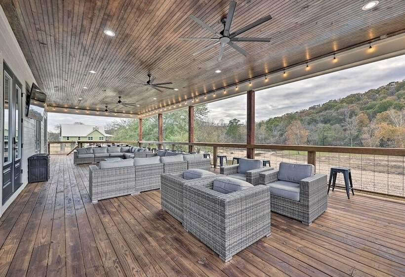 Lavish Riverfront Escape W/ Gas Grill!