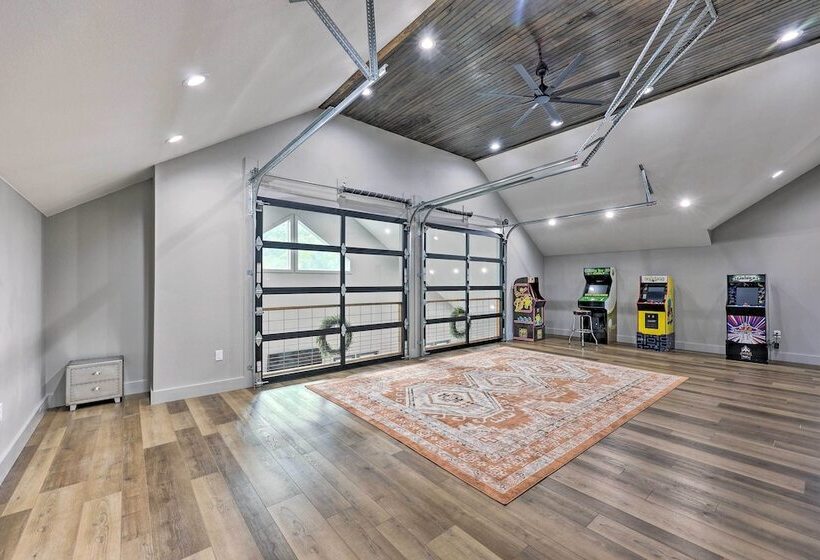 Lavish Riverfront Escape W/ Gas Grill!