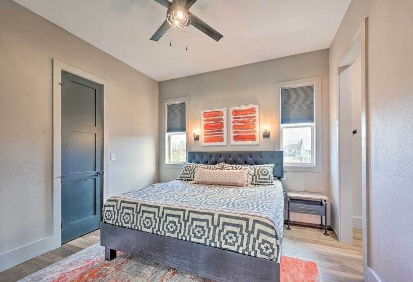 Lavish Riverfront Escape W/ Gas Grill!