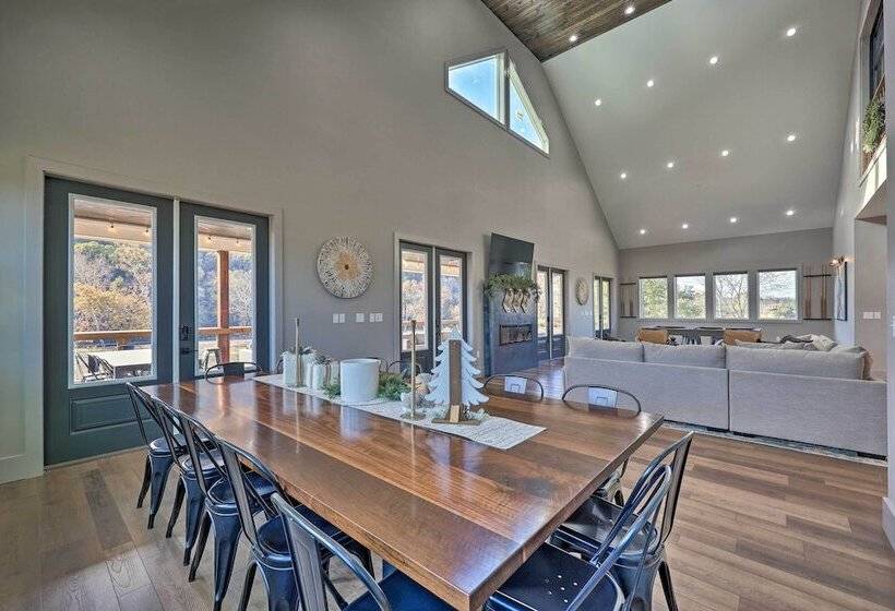 Lavish Riverfront Escape W/ Gas Grill!