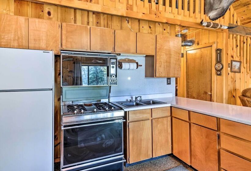 Sun Lit Orangeville Cabin W/ River Access!