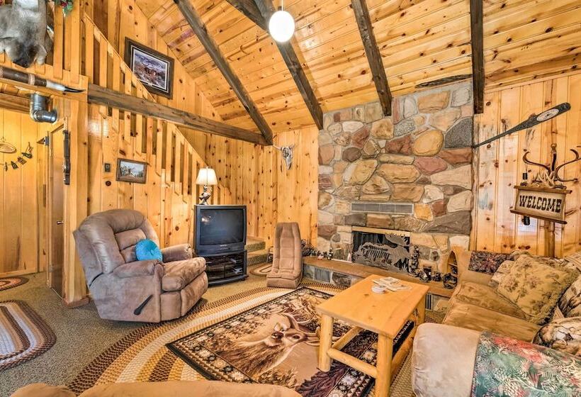 Sun Lit Orangeville Cabin W/ River Access!