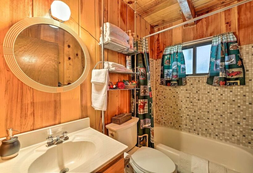 Sun Lit Orangeville Cabin W/ River Access!