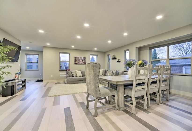 Sunny Clawson Home W/ Yard   Walk To Main St!