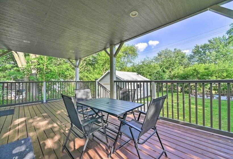 Sunny Clawson Home W/ Yard   Walk To Main St!