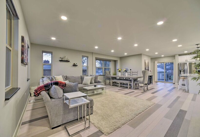 Sunny Clawson Home W/ Yard   Walk To Main St!